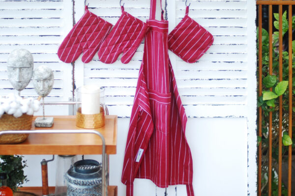 Chef’s Essential Trio, Red Stripes - Apron/Oven gloves/Heat insulation pad