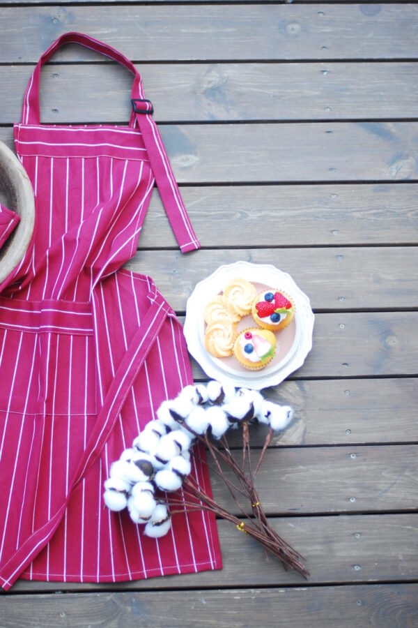 Chef’s Essential Trio, Red Stripes - Apron/Oven gloves/Heat insulation pad - Image 5