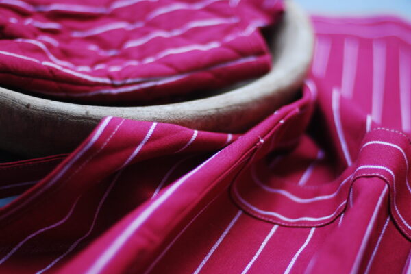 Chef’s Essential Trio, Red Stripes - Apron/Oven gloves/Heat insulation pad - Image 4