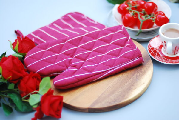 Chef’s Essential Trio, Red Stripes - Apron/Oven gloves/Heat insulation pad - Image 2