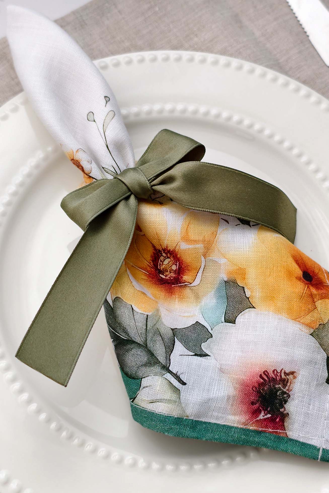 Holiday Linen Gift Set – Winter Bloom - Image 3